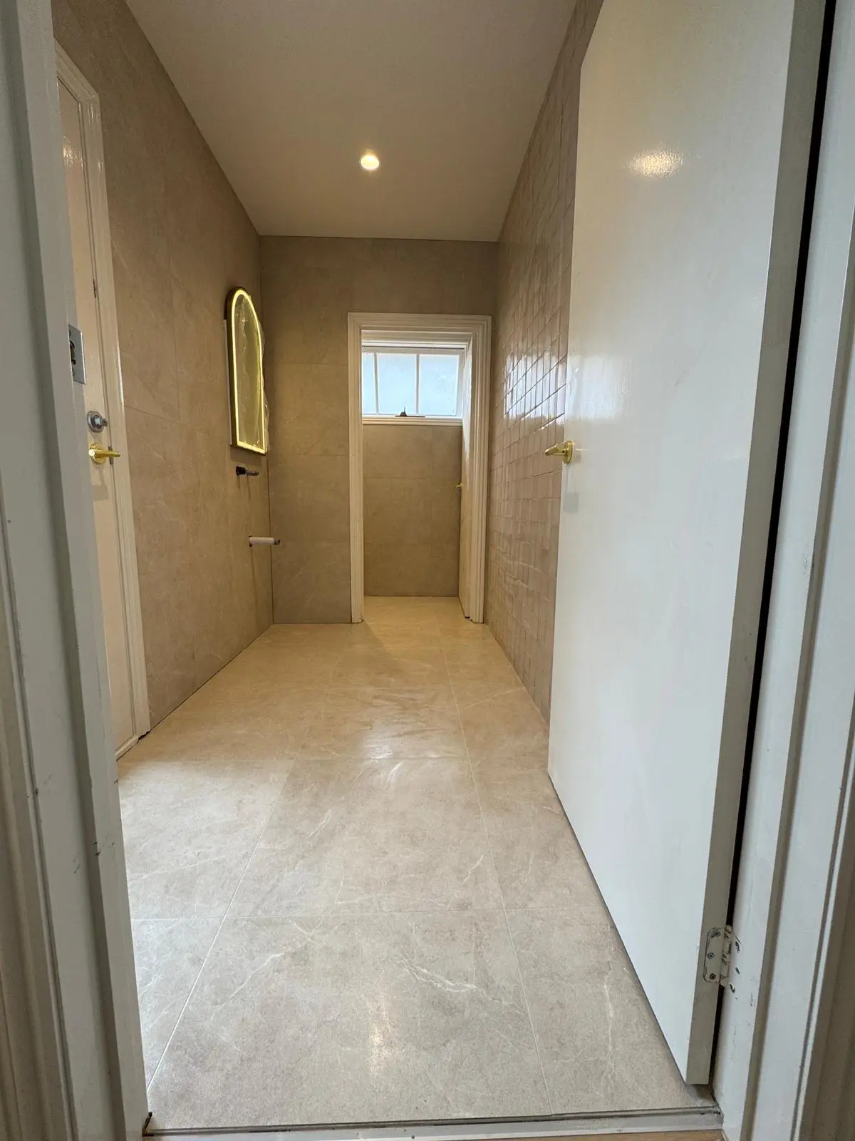 Shower niche with mosaic tile detail